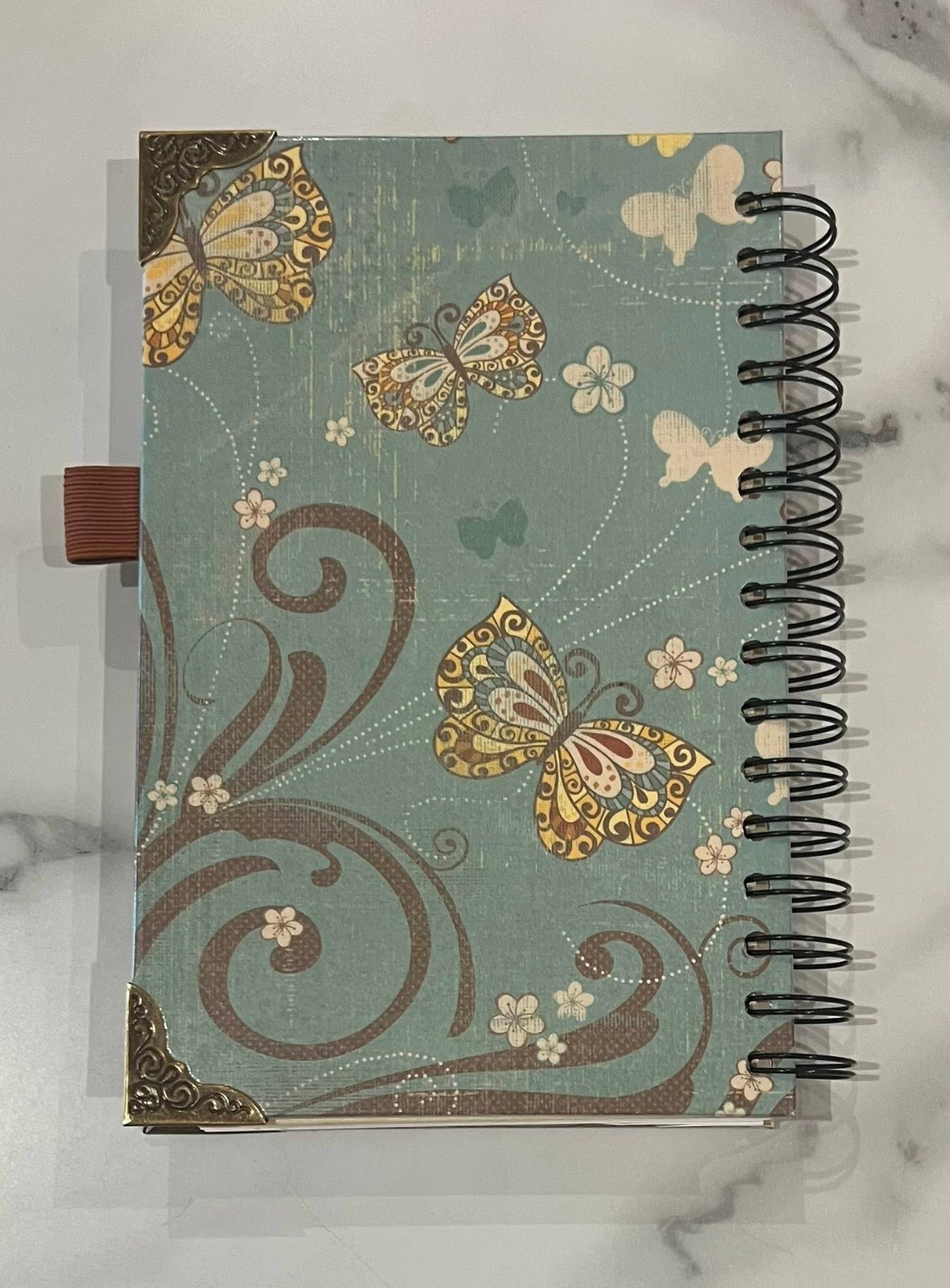 Craft Your Own Hardcover Wire-Bound Journal: A Personalized Masterpiece Workshop